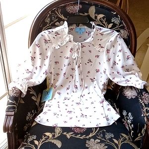 CeCe floral top with white background. Size S. NWT.